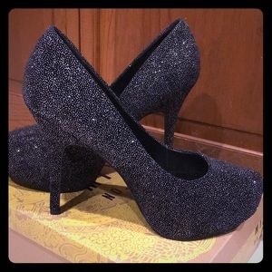 Your go-to holiday party heels! Black & sparkly.